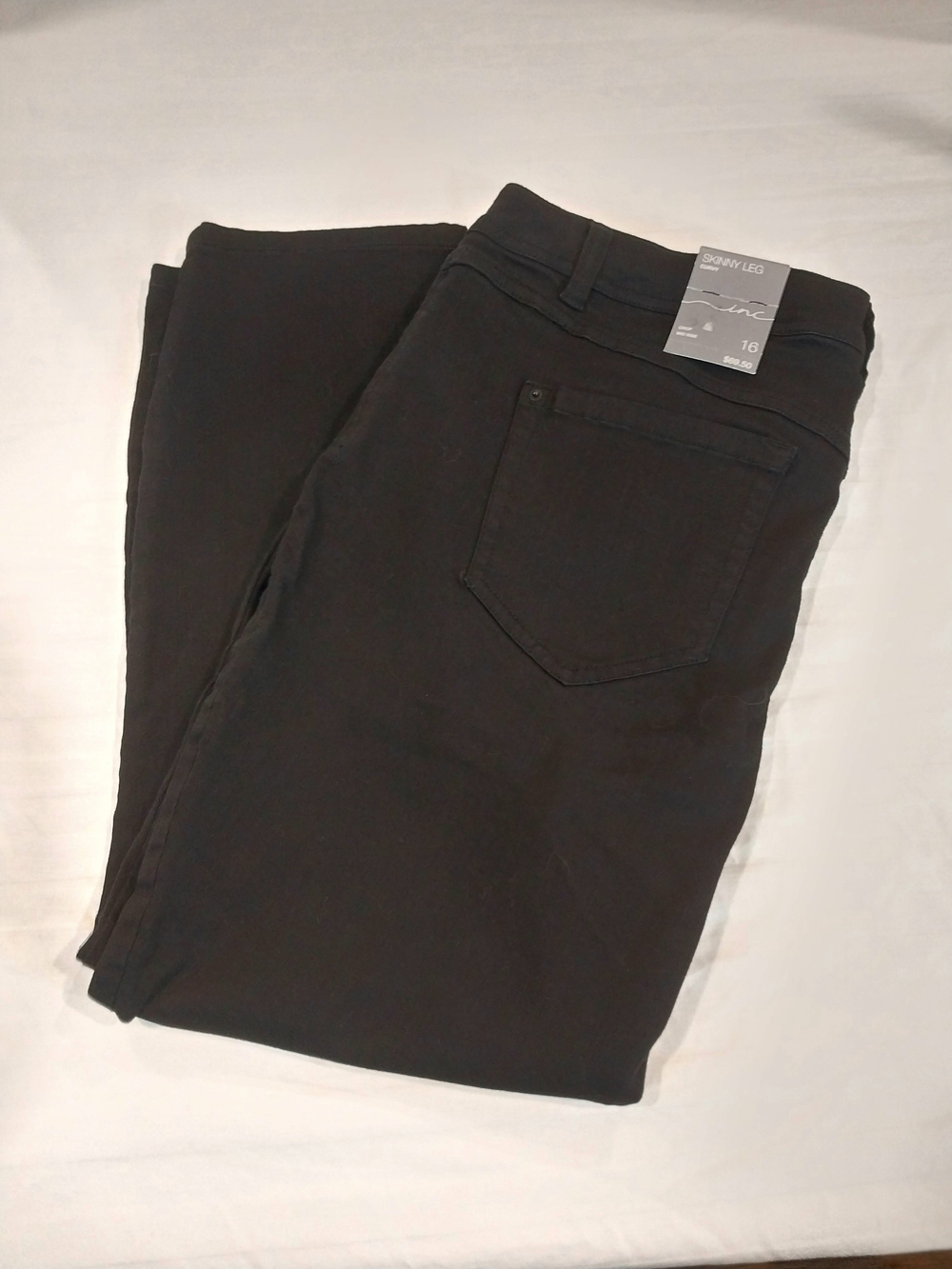NWT Inc black skinny leg Curvy crop mid rise jeans Size 16